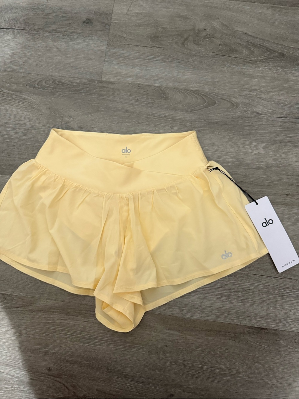 ALO Yoga Women’s Pale Yellow Athletic Skort Shorts